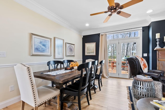 dining space featuring baseboards, ornamental molding, recessed lighting, light wood-style flooring, and a ceiling fan