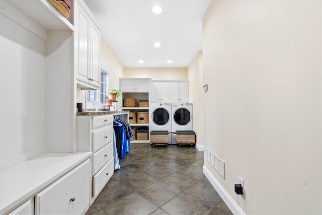 washroom featuring visible vents, washing machine and dryer, recessed lighting, cabinet space, and baseboards