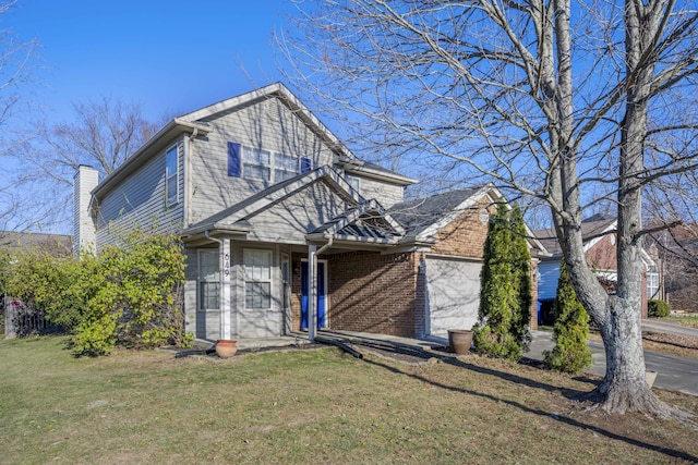 view of front of house with a front lawn