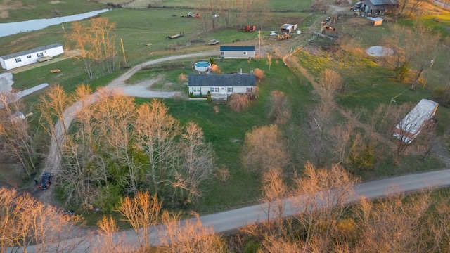 birds eye view of property featuring a rural view