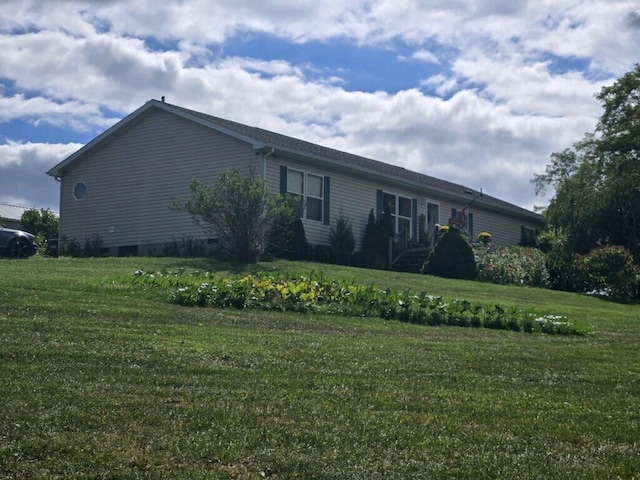 view of front of house with a front lawn