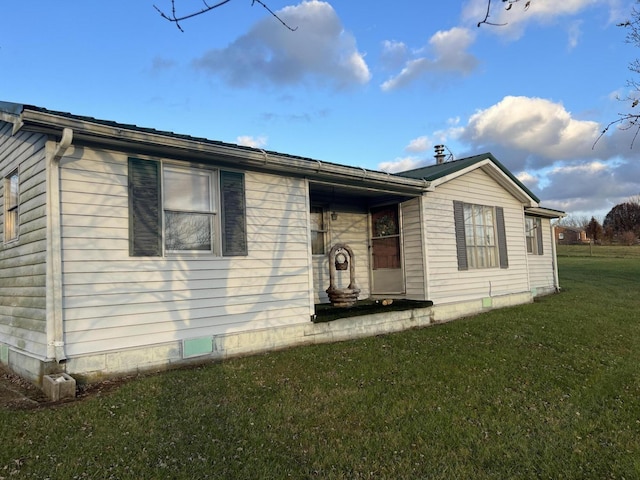 view of front of house featuring a front yard