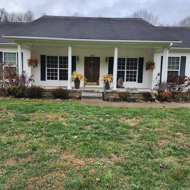 ranch-style home featuring a front lawn