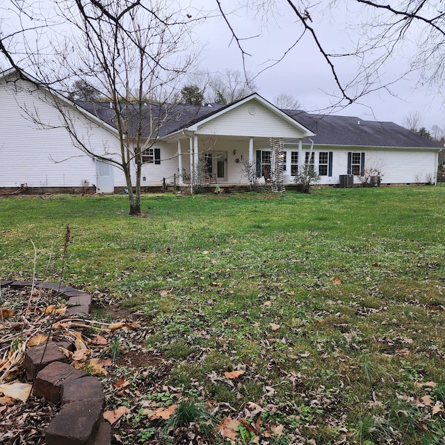 view of front facade featuring a front lawn and central air condition unit