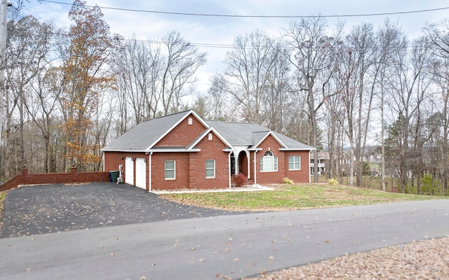 view of front facade with a garage and a front yard