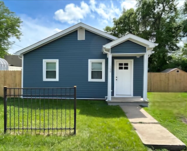 view of front of property with a front yard