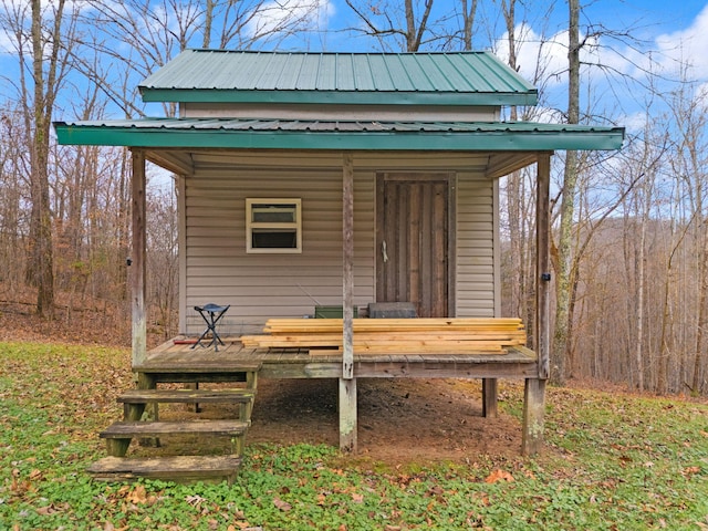 view of outbuilding