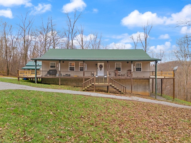 view of front of house with covered porch and a front yard