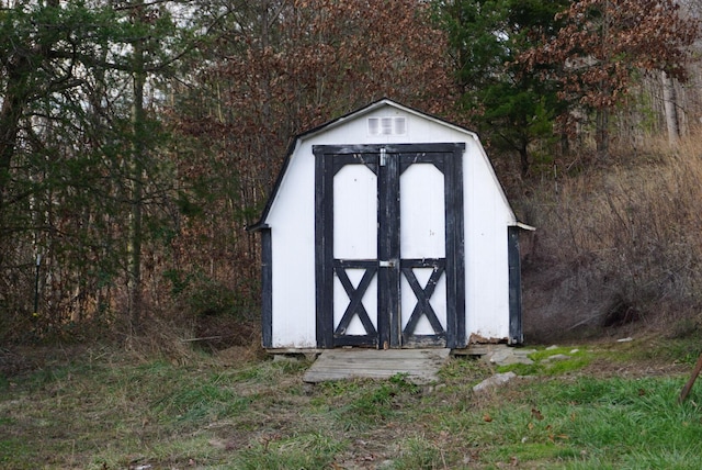 view of outbuilding