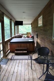 sunroom / solarium featuring a hot tub