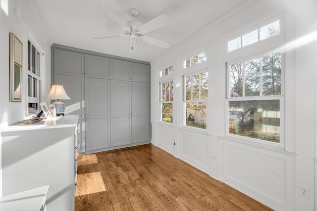 sunroom featuring ceiling fan