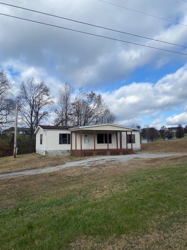 view of front facade featuring covered porch and a front yard