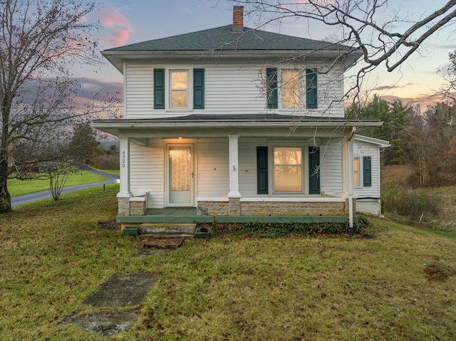 view of front of property with a yard