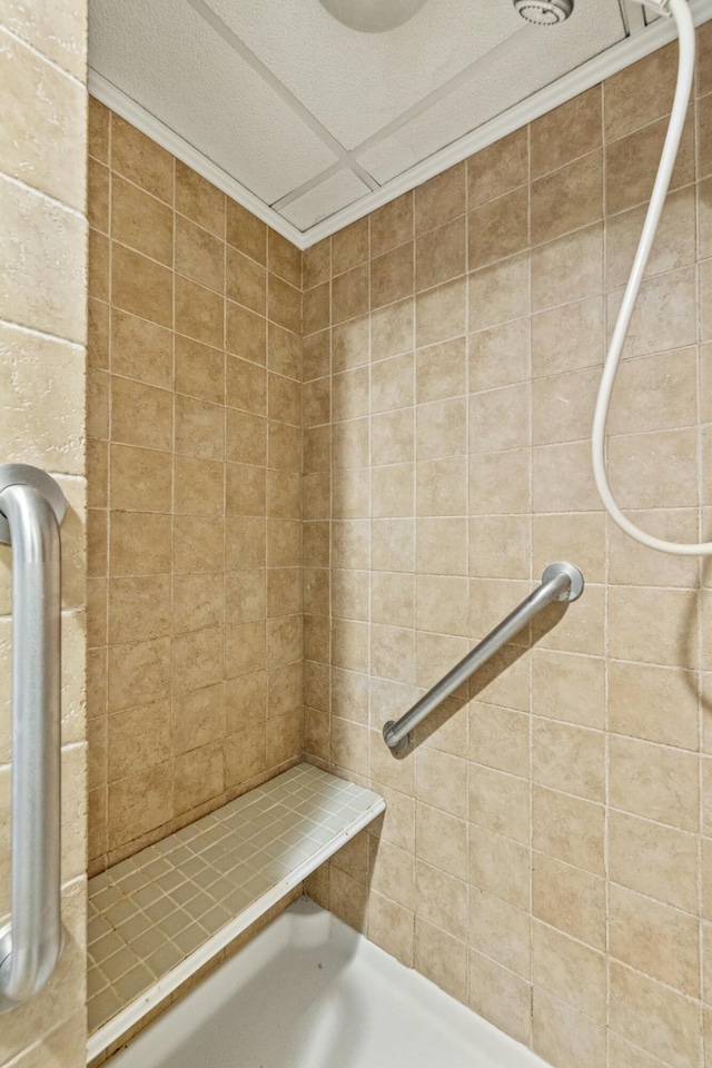 bathroom featuring tiled shower