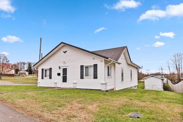 view of front of property with a front yard