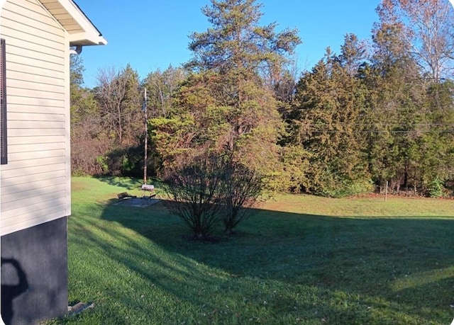 view of yard with a forest view