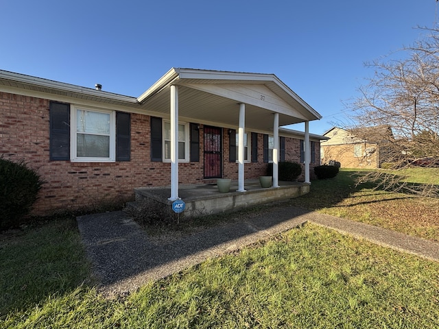 view of front facade with covered porch and a front lawn