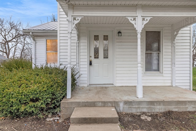 entrance to property featuring covered porch