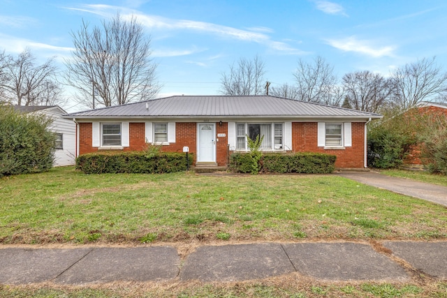 single story home featuring a front lawn