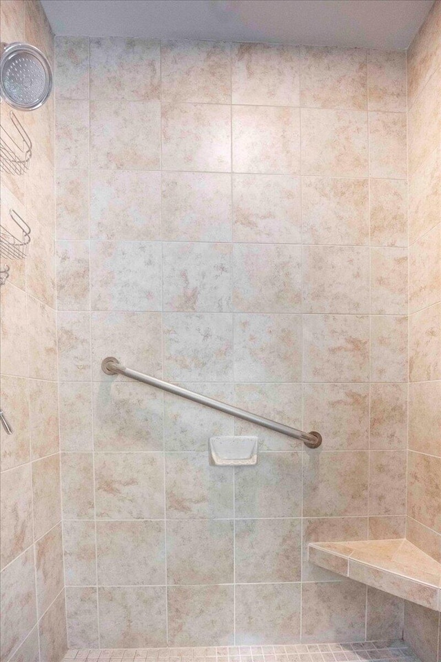 bathroom featuring a tile shower