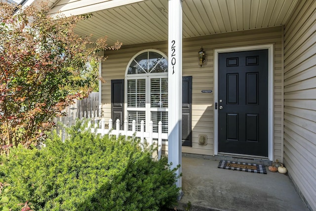 view of exterior entry featuring a porch