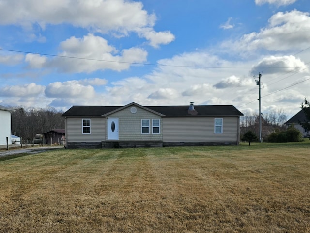 view of front facade featuring a front lawn