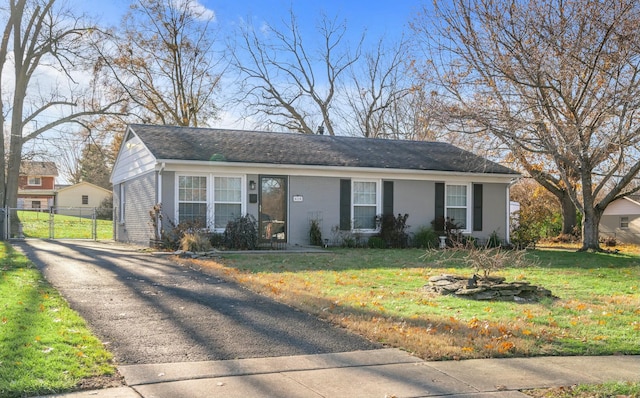 view of front of property with a front yard