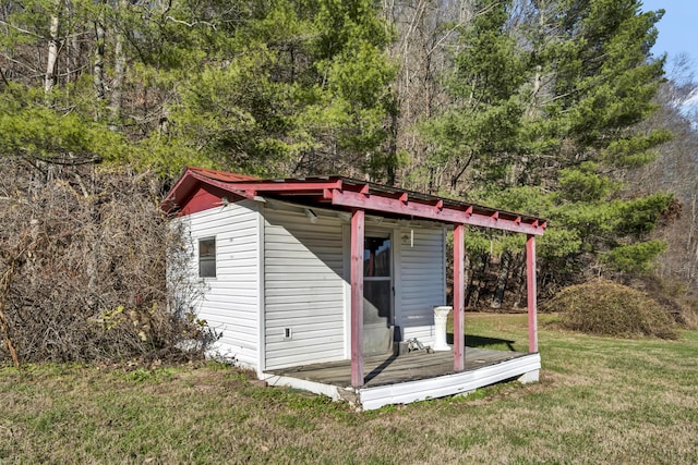 view of outdoor structure featuring a lawn