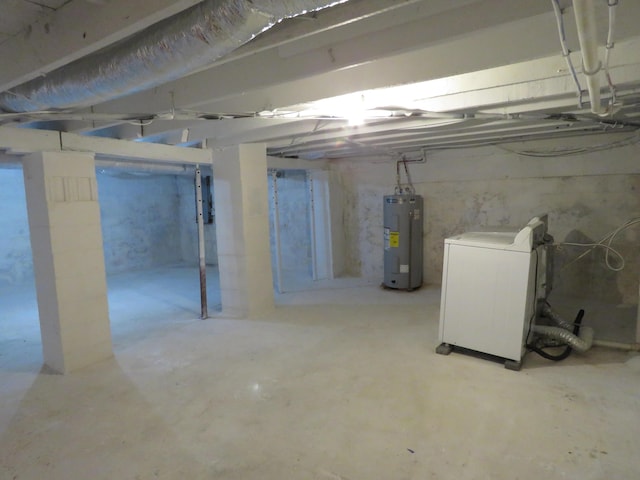 basement with washer / dryer and water heater