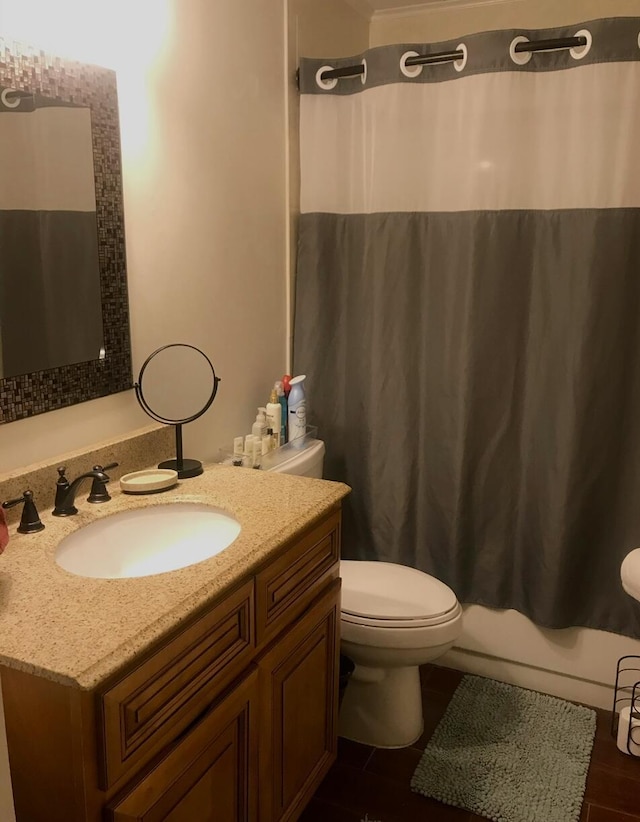 full bathroom featuring shower / bath combo with shower curtain, hardwood / wood-style floors, vanity, and toilet