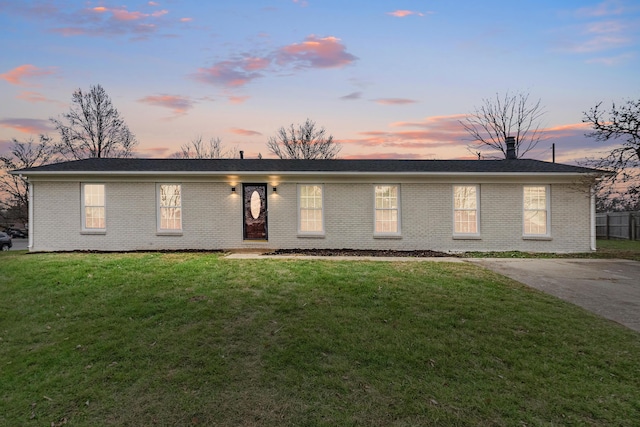 single story home featuring a yard