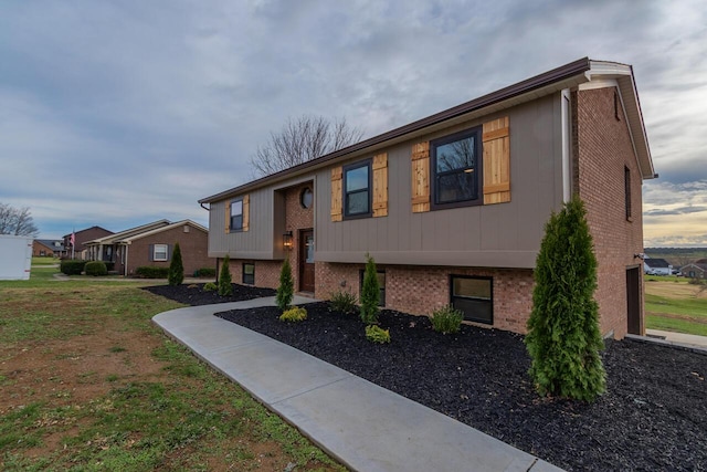 split foyer home with a front lawn