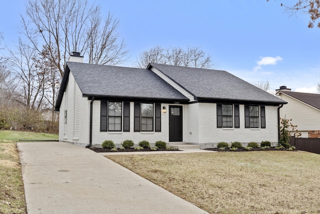 view of front facade with a front yard