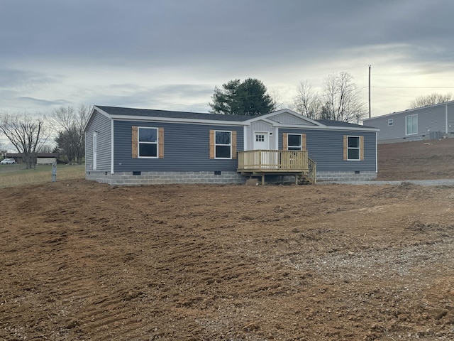 manufactured / mobile home featuring a wooden deck