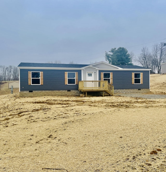 manufactured / mobile home featuring a wooden deck