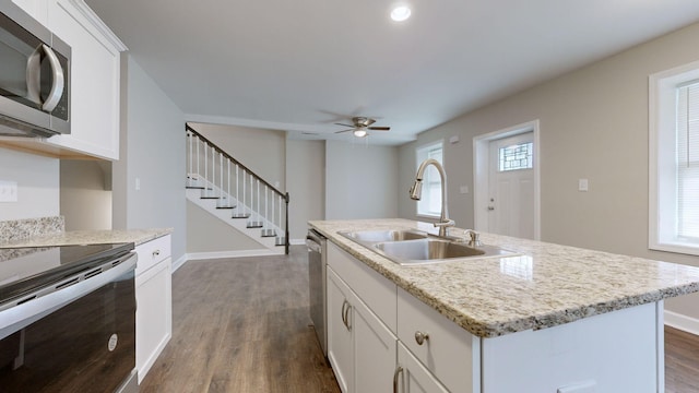 kitchen featuring sink, a center island with sink, plenty of natural light, and appliances with stainless steel finishes