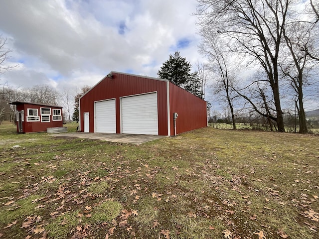 garage featuring a lawn