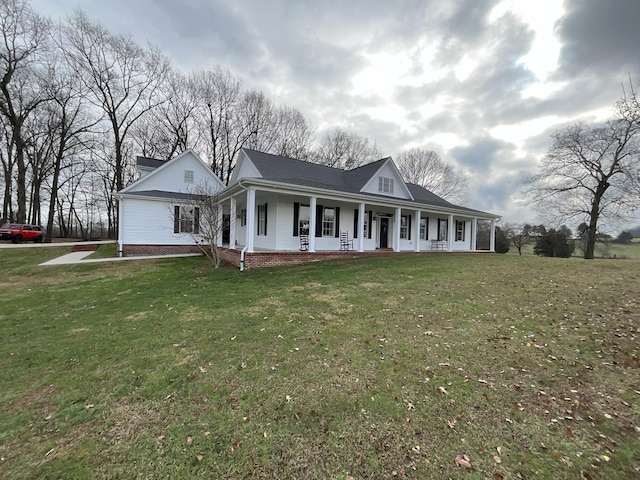 farmhouse inspired home with covered porch and a front lawn