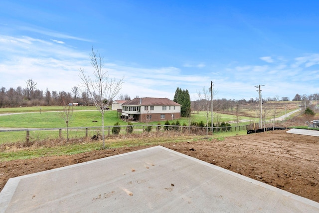 view of yard featuring a rural view