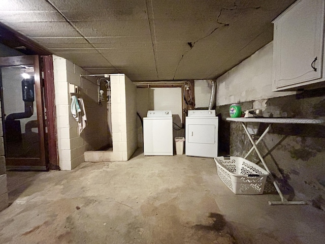 basement with washing machine and dryer