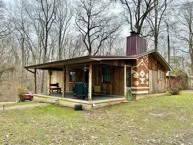 back of house featuring a yard