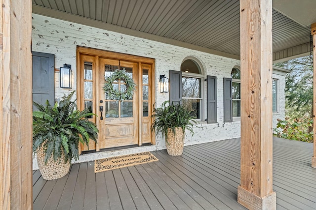 entrance to property featuring a porch