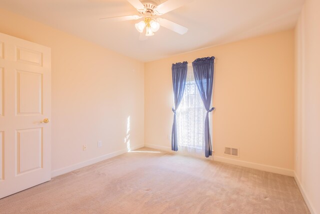 carpeted empty room featuring ceiling fan