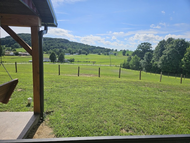 view of yard featuring a rural view