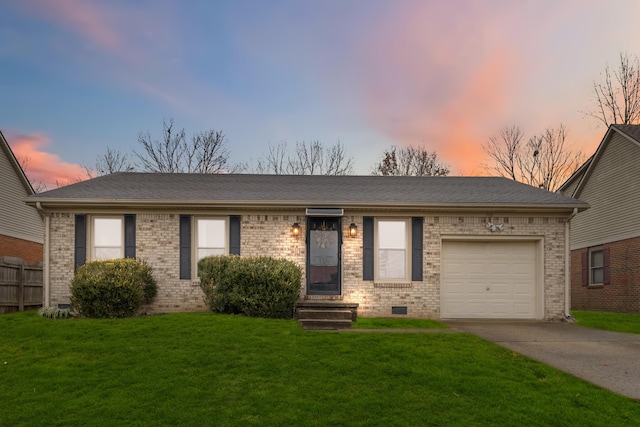 single story home featuring a lawn