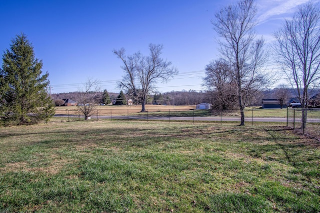 view of yard featuring a rural view