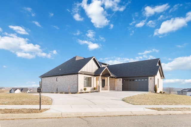 view of front facade featuring a garage