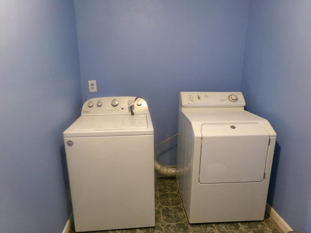 laundry room featuring laundry area, baseboards, and washing machine and clothes dryer