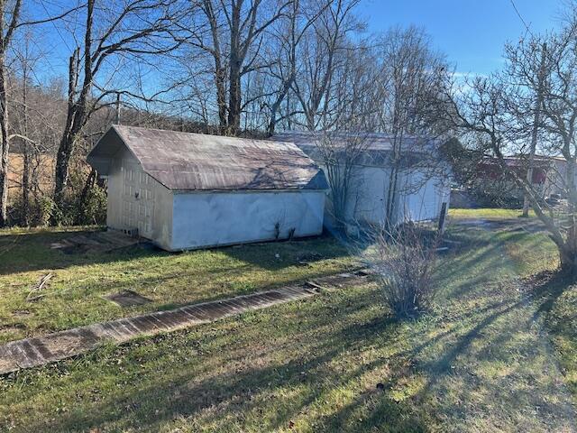 view of outdoor structure with a yard