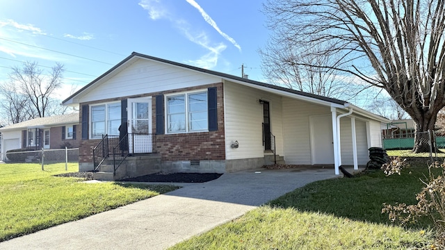 view of front of property with a front lawn